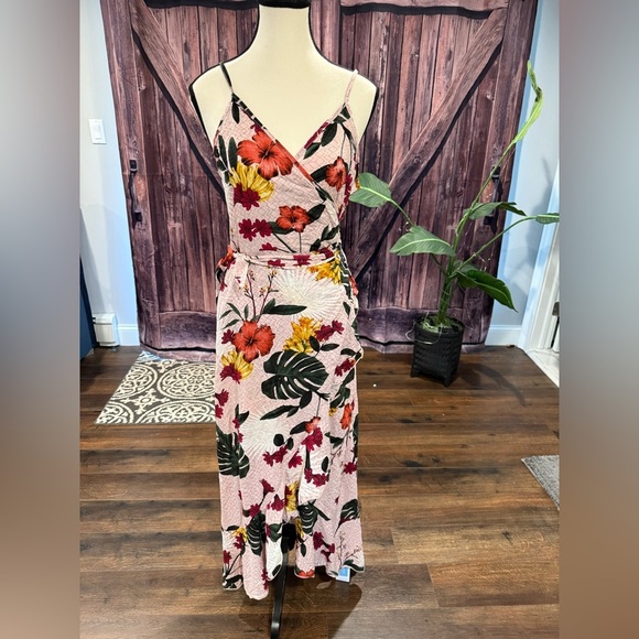 Cupshe Dresses & Skirts - BNWT Cupshe Floral Spaghetti Strap Wrap Dress